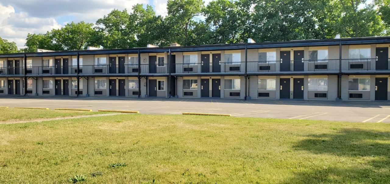 Travelodge By Wyndham Livonia Canton Novi Detroit Area Eksteriør bilde