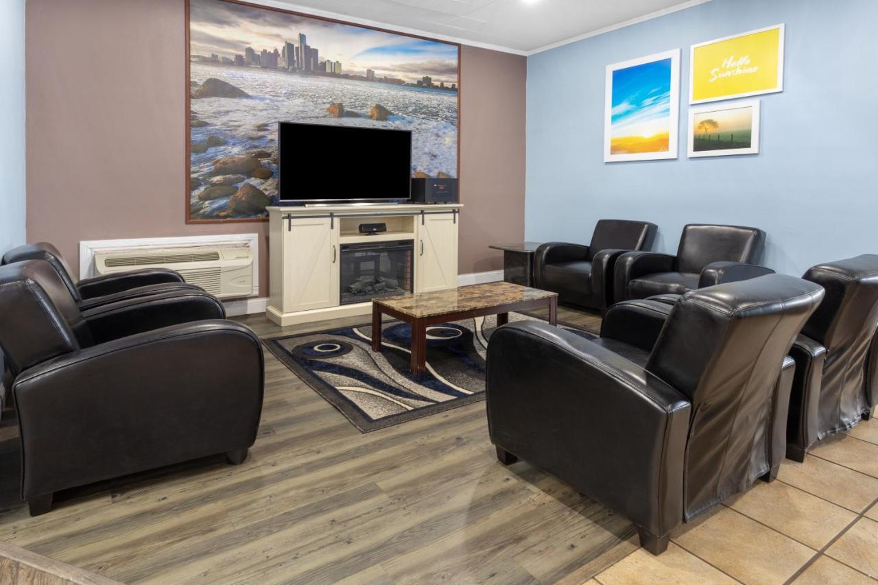 Travelodge By Wyndham Livonia Canton Novi Detroit Area Eksteriør bilde