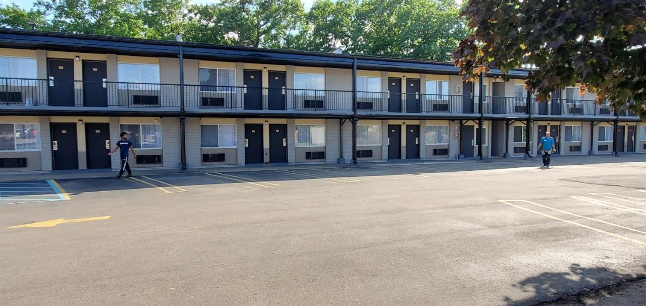 Travelodge By Wyndham Livonia Canton Novi Detroit Area Eksteriør bilde