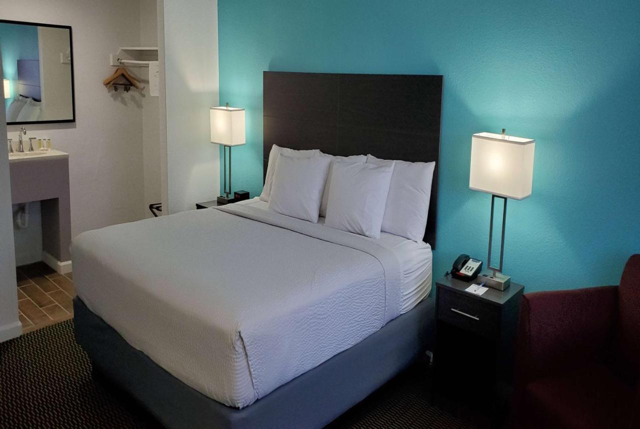 Travelodge By Wyndham Livonia Canton Novi Detroit Area Eksteriør bilde